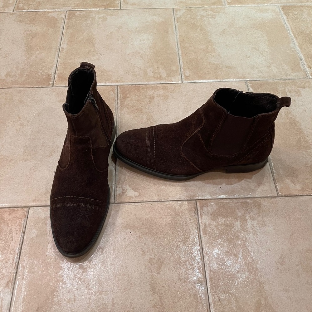 Suede boots